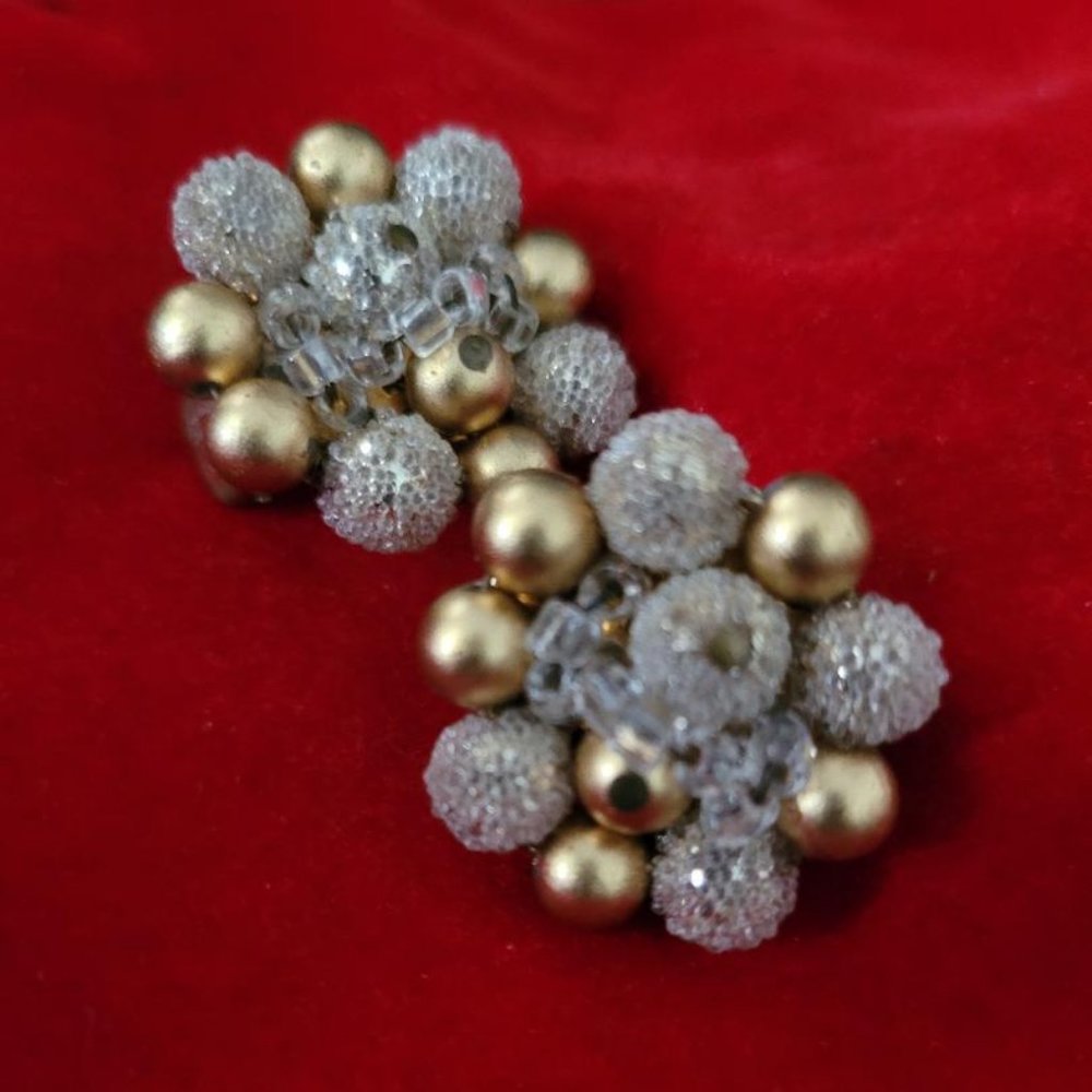 VINTAGE FASHION CLIP ON FAUX PEARL EARRINGS
